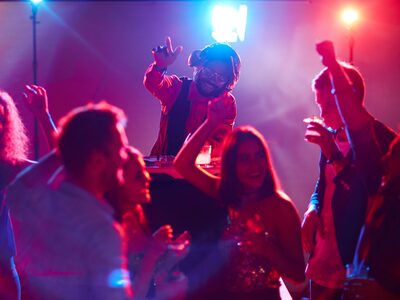 People enjoying nihtclub